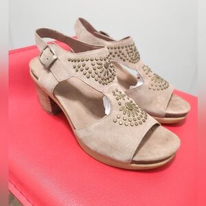 Dansko Women's Leather Beige Block Heels Size 39EUR/ 8.5/9 US